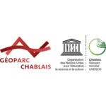 Le Géoparc du Chablais, situé en Haute-Savoie, offre un panorama spectaculaire des Alpes, avec ses falaises calcaires, ses lacs cristallins et ses villages pittoresques, invitant à la découverte de son patrimoine géologique et culturel unique.